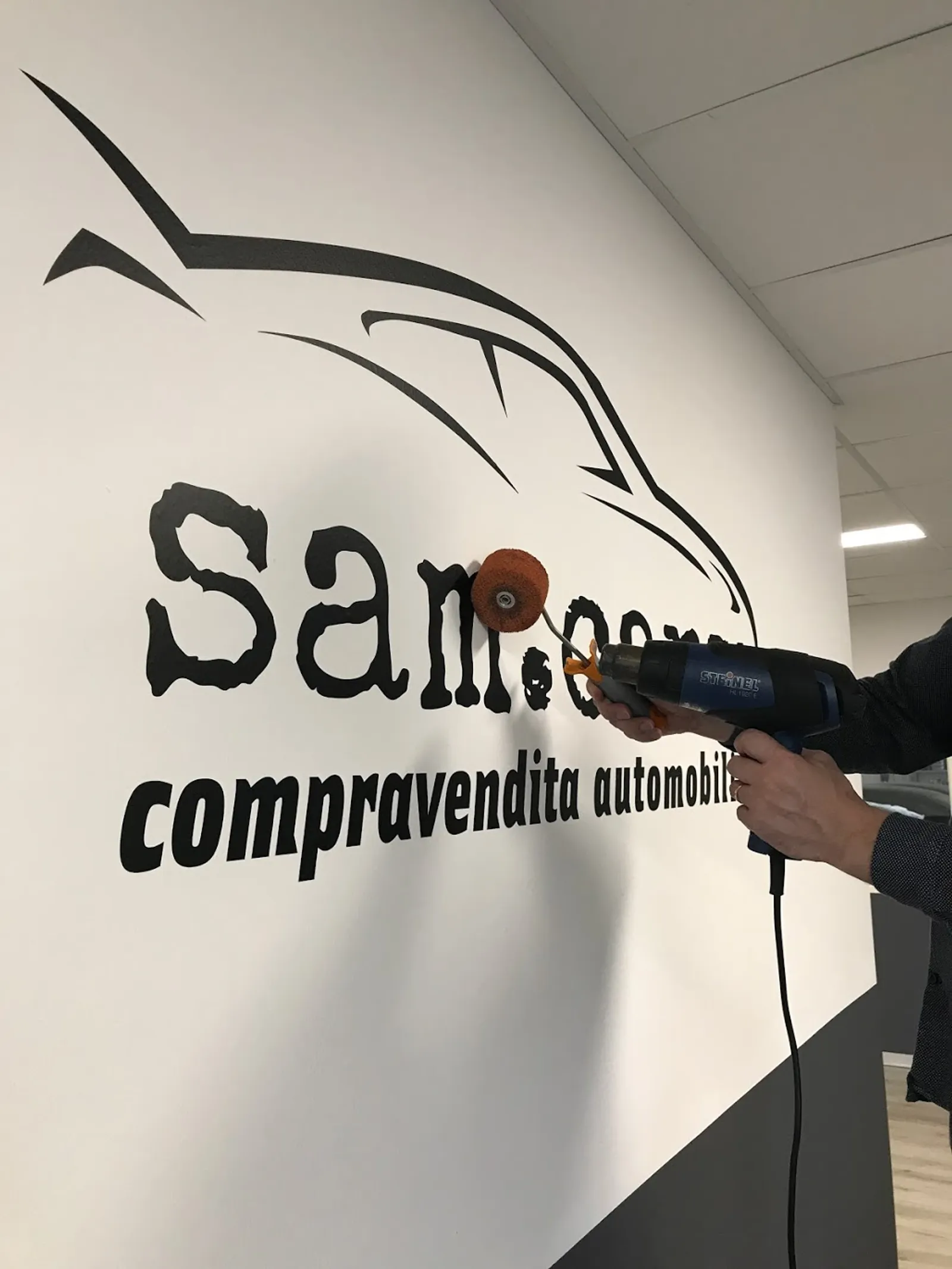 Adesivi decorativi prespaziati per negozio