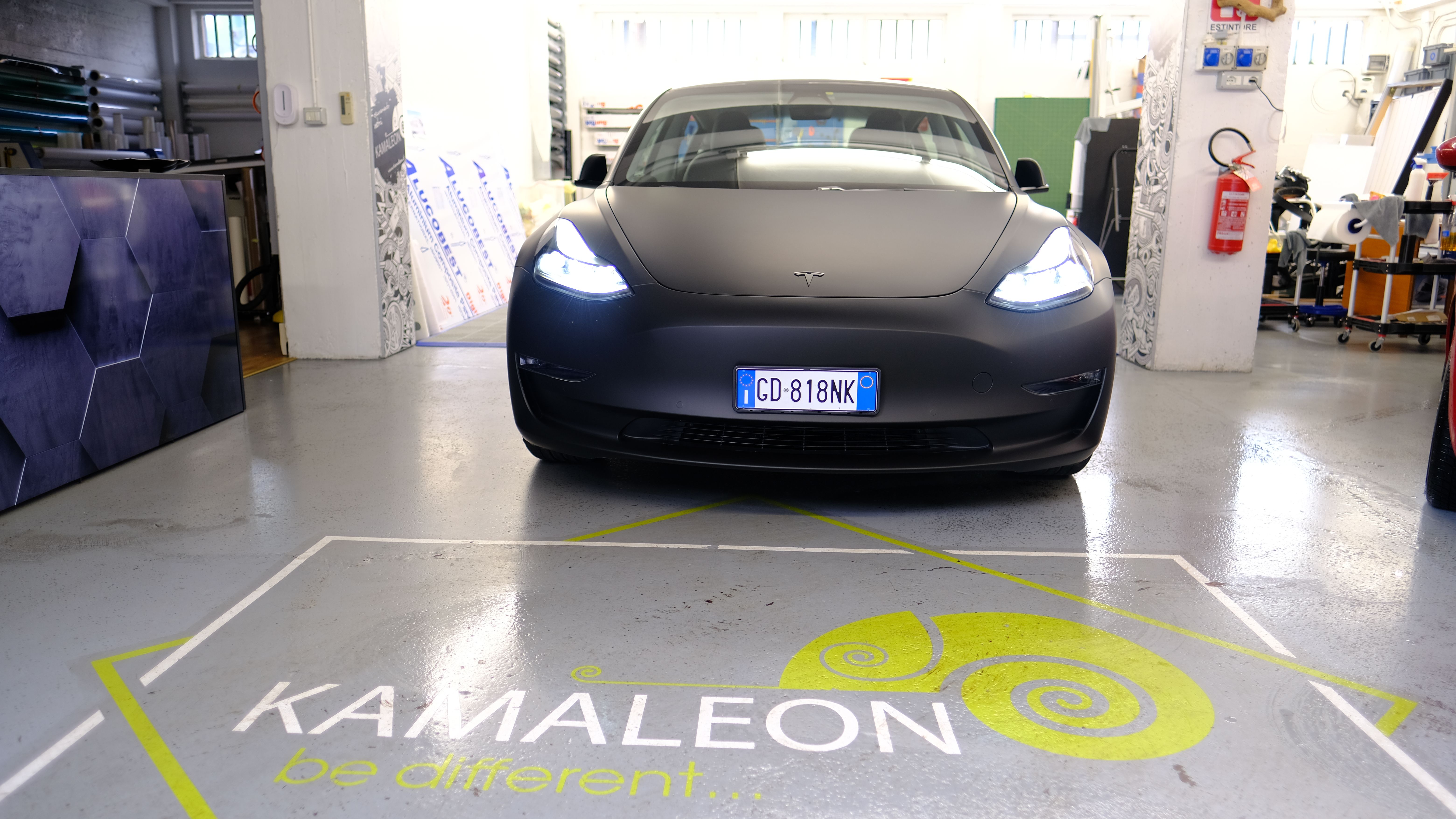 Car wrapping personalizzato con grafica custom