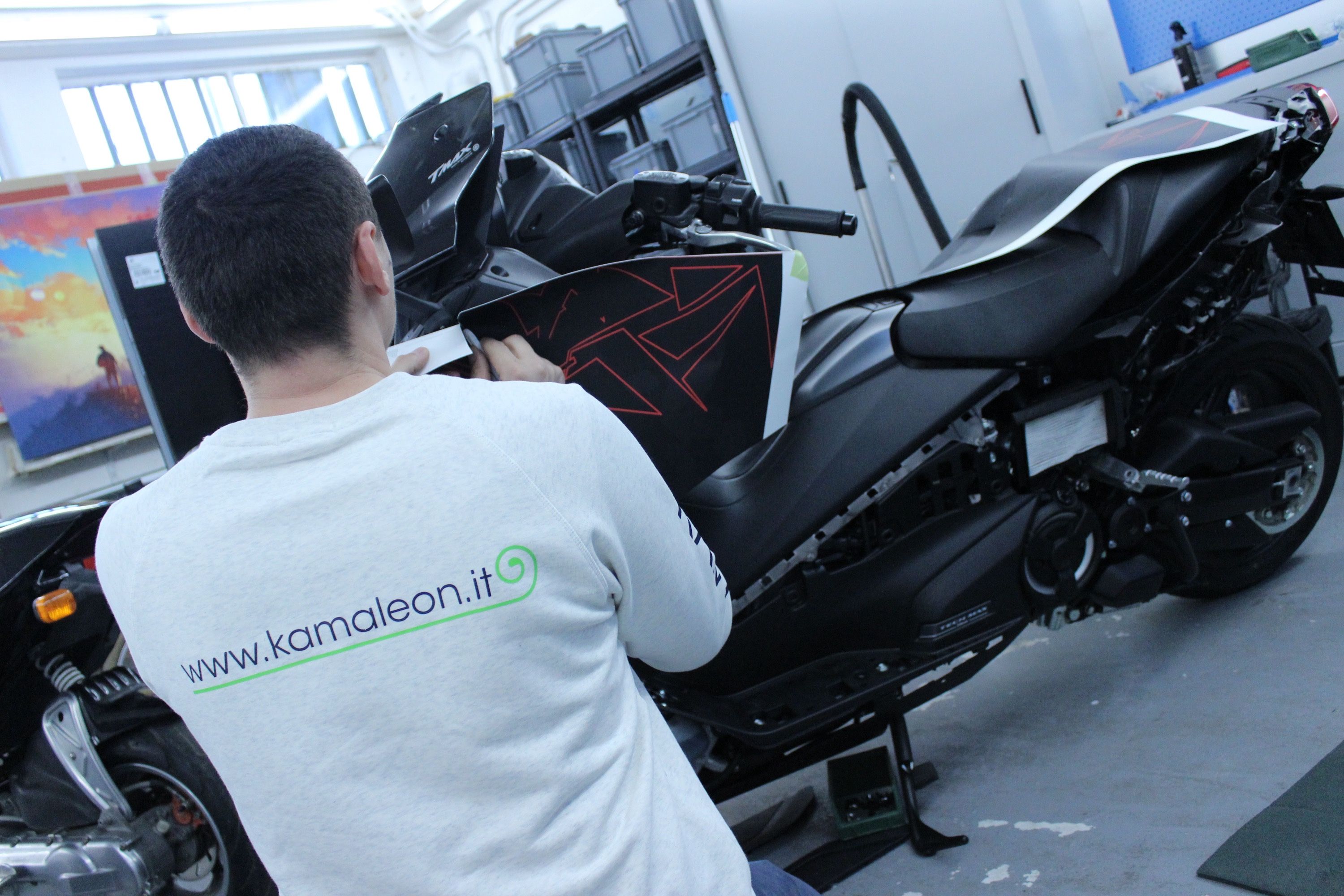 Auto completamente wrapata in colore metallizzato