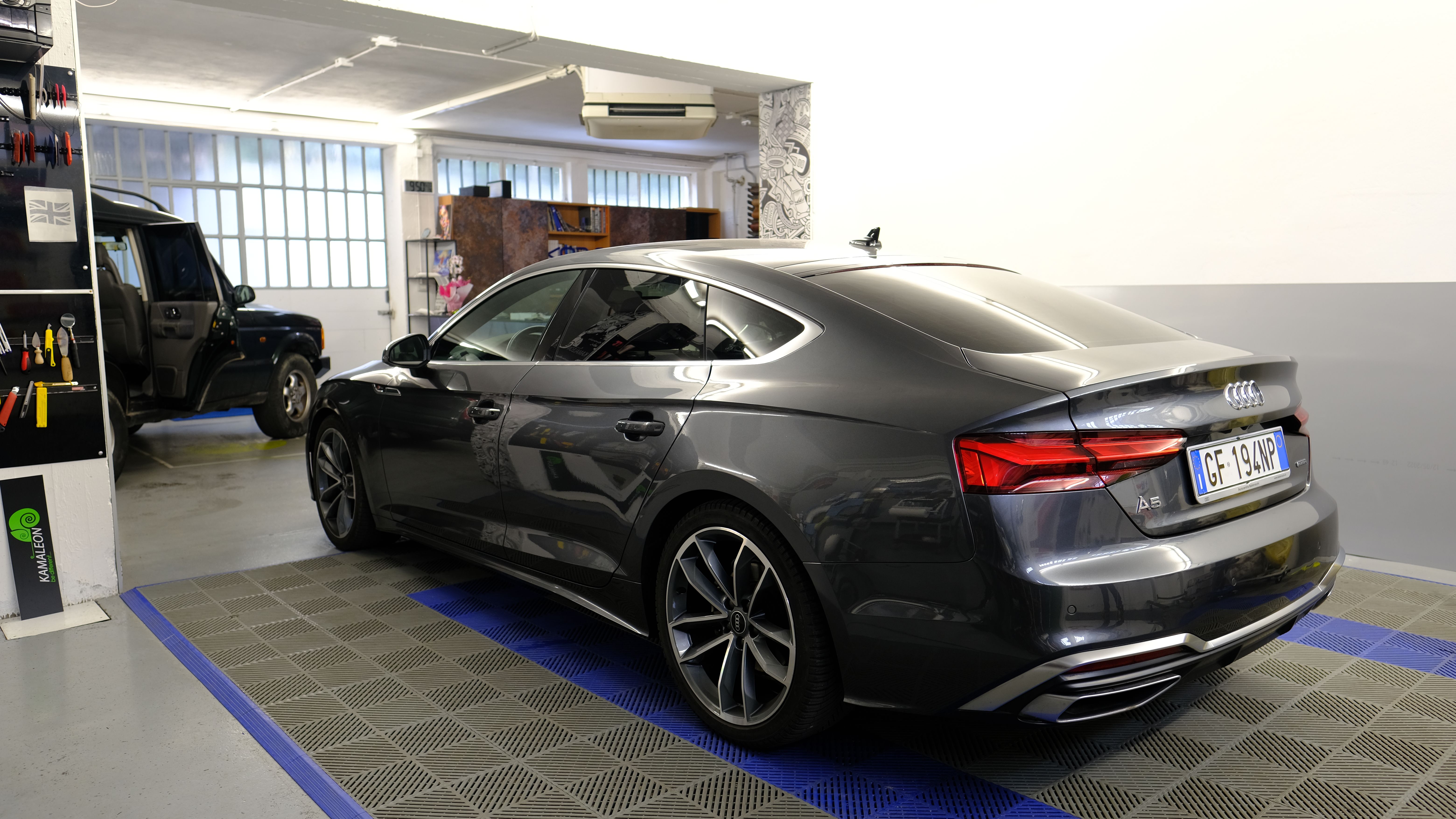 Finitura professionale oscuramento vetri auto