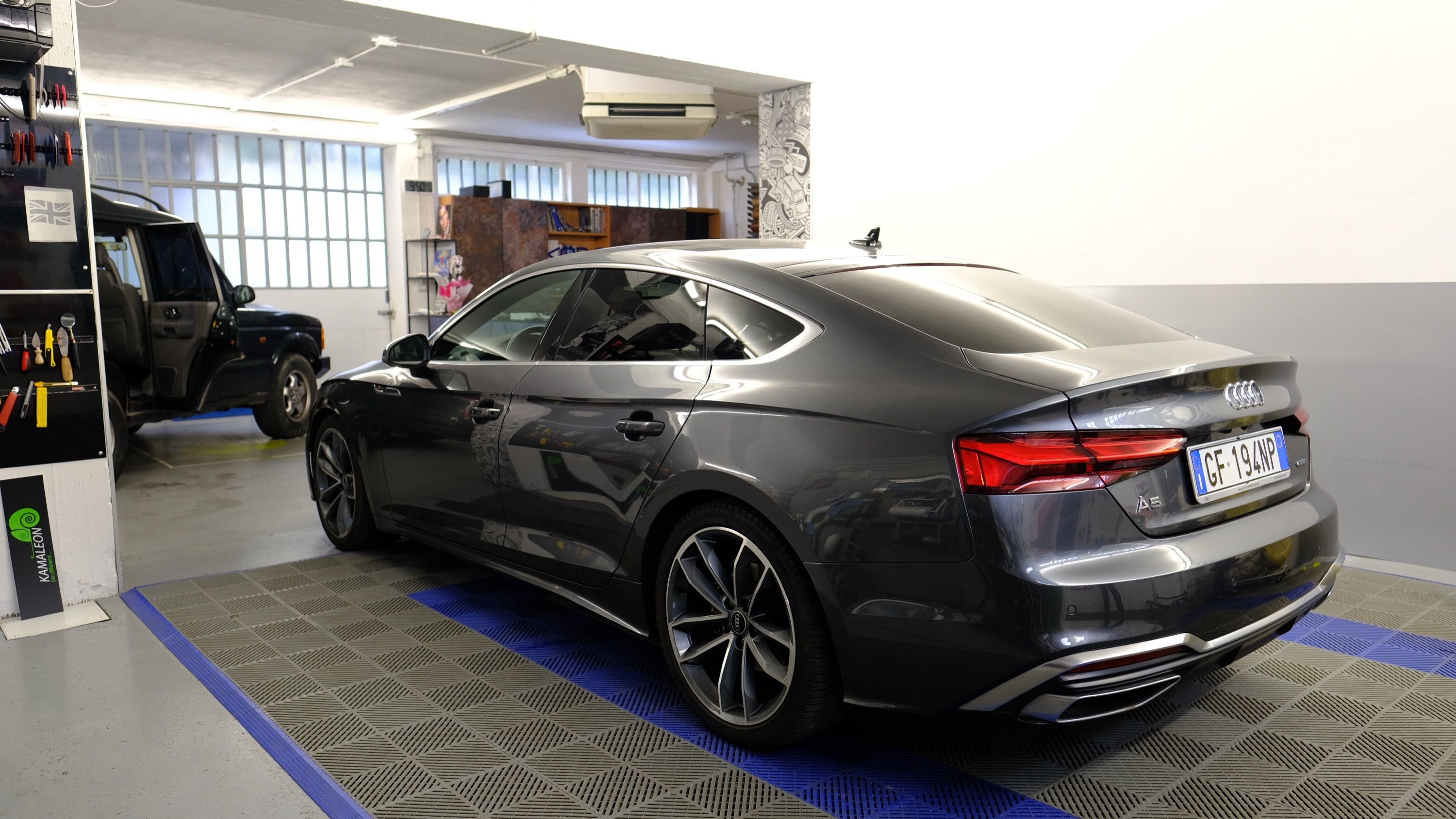 Finitura professionale oscuramento vetri auto